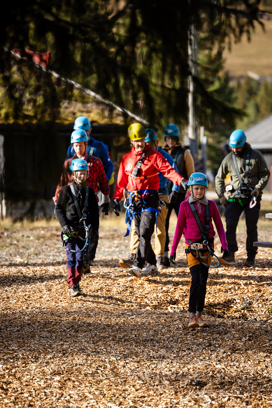 Climbers at Høyt & Lavt Gålå in the fall