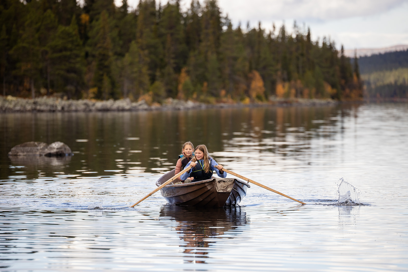 Boat on Lake Gålåvatnet in autumn scenery
